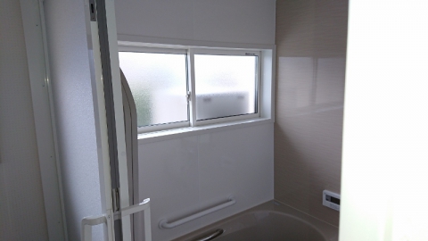 【坂出川津町店】浴室リフォームと同時に窓を交換しました